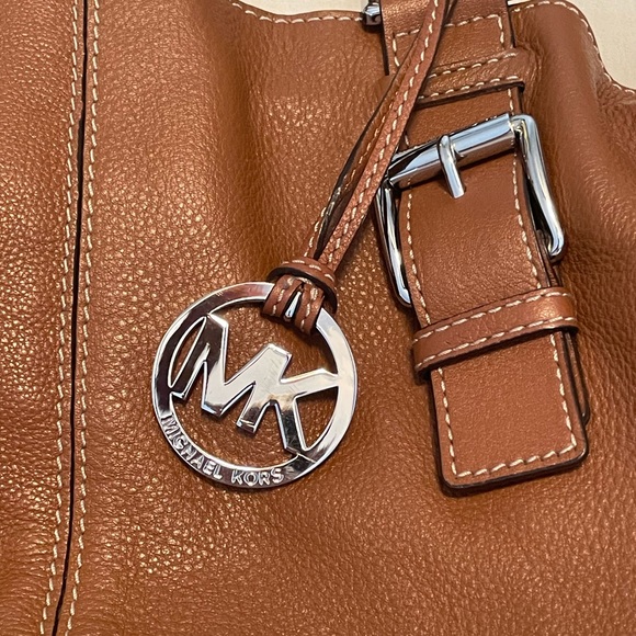 Michael Kors leather handbag w/matching wallet - Picture 5 of 16